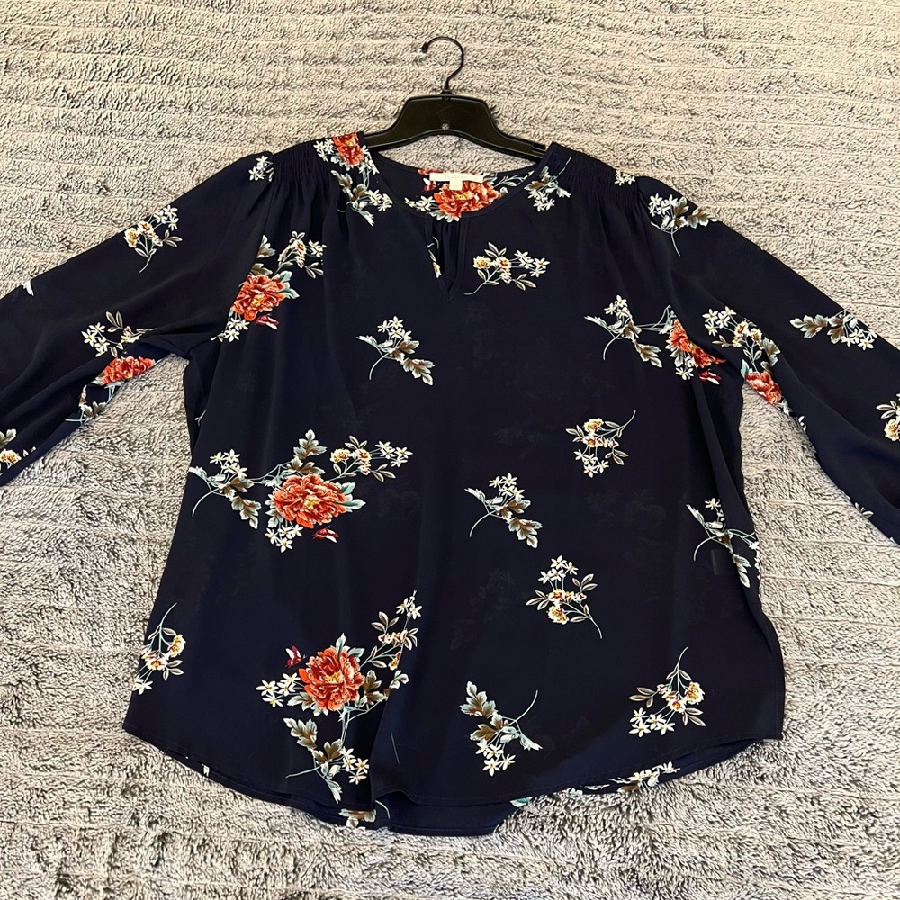 Fun 2 Fun | Navy blue floral blouse
